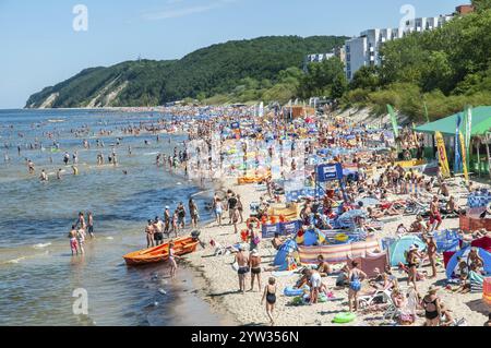 Spiaggia affollata a Miedzyzdroje, Pomerania occidentale, Mar Baltico, Polonia, Europa orientale, Europa Foto Stock