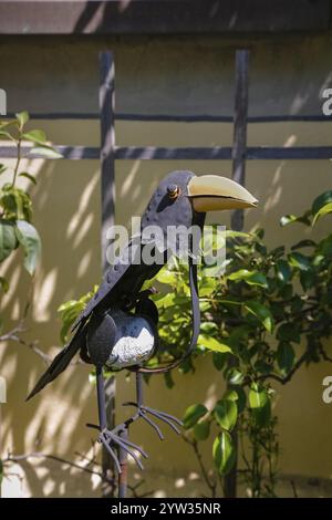 Garden Hotel and Restaurant Schloss Haigerloch, artigianato, piccola scultura, uccello, replica, raven, ornamento da giardino, accessorio, Haigerloch, Zollerna Foto Stock