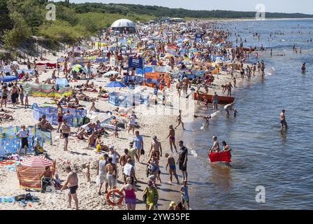 Spiaggia affollata a Miedzyzdroje, Pomerania occidentale, Mar Baltico, Polonia, Europa orientale, Europa Foto Stock