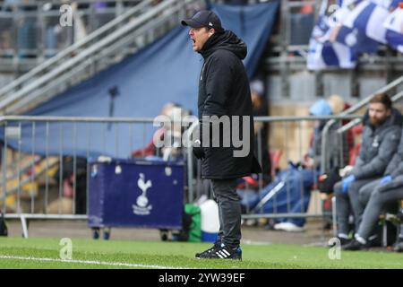 Londra, Regno Unito. 8 dicembre 2024. Brian Sørensen durante il Tottenham Hotspur vs Everton nella WSL. Foto Stock