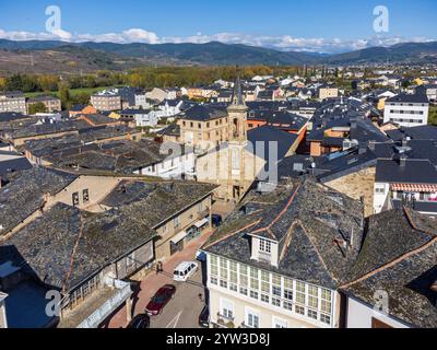 Villaggio di Cacabelos, regione di El Bierzo, Castiglia e León, Spagna Foto Stock