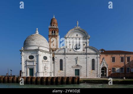 Chiesa di San Michele in Isola sull'isolotto dell'Isola di San Michele a Venezia, Italia. Chiesa cattolica romana dedicata a San Michele, rinascimento veneziano Foto Stock