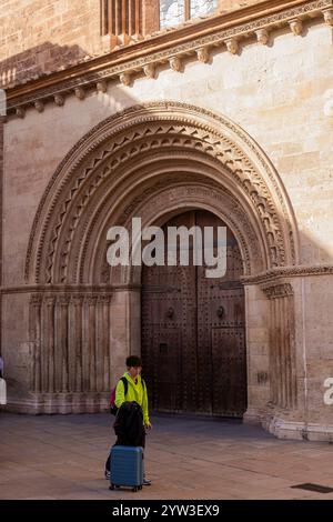 PARTICOLARE DELLA PORTA ROMANICA DELLA CATTEDRALE DI VALENCIA Foto Stock