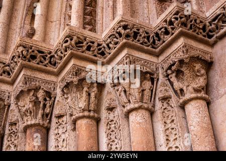 PARTICOLARE DELLA PORTA ROMANICA DELLA CATTEDRALE DI VALENCIA Foto Stock