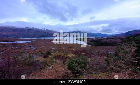 Kinlochewe, Regno Unito - 10 febbraio 2024: Vista lungo Loch maree dall'alto di Kinlochewe, Wester Rosss, Scozia Foto Stock