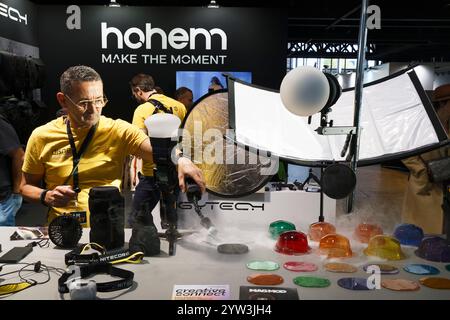 Parigi, Francia. 10 ottobre 2024. Mostra fotografica l'11 ottobre 2024 a Halle de la Villette, Parigi, Francia. Credito: Gerard Crossay/Alamy Stock Photo Foto Stock