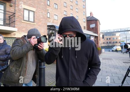 Adam Carruthers fuori dalla Corte della Corona di Newcastle, dove è accusato di aver abbattuto l'albero di Sycamore Gap. Mr Carruthers e Daniel Graham negano di aver causato danni criminali all'albero, per un valore di 622.000, e 1.114 sterline al Vallo di Adriano. Data immagine: Lunedì 9 dicembre 2024. Foto Stock