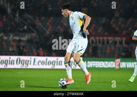 Cosenza, Italia. 7 dicembre 2024. Giuseppe Ambrosino durante la partita di serie B Cosenza 1914 vs Frosinone calcio italiano a Cosenza Stadio San Vito-Gigi Marulla, Italia, 7 dicembre 2024 Credit: Independent Photo Agency/Alamy Live News Foto Stock