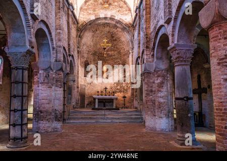 Interno della Basilica dei Protomartiri vitale e agricola - Basilica Santo Stefano a Bologna nell'Emilia-Romagna Foto Stock