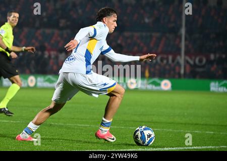 Cosenza, Italia. 7 dicembre 2024. Tjas Begic durante Cosenza 1914 vs Frosinone calcio italiano partita di serie B a Cosenza Stadio San Vito-Gigi Marulla, Italia, 7 dicembre 2024 Credit: Independent Photo Agency/Alamy Live News Foto Stock