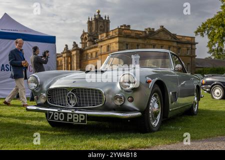 1960 Maserati 3500 GT, in mostra al Salone Privé Concours d’Elégance 2024 tenutosi a Blenheim Palace. Foto Stock