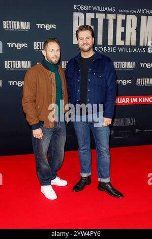 Mitch Barg und Maurice Gajda bei der Premiere des Kinofilms 'Better Man - Die Robbie Williams Story' im Cinedom. Köln, 08.12.2024 Foto Stock