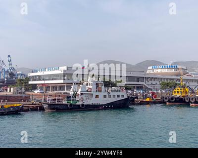Novorossiysk, Russia - 18 agosto 2023 edificio della stazione Marina di Novorossiysk. Foto Stock