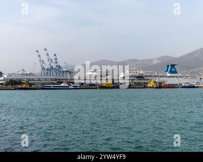 Novorossiysk, Russia - 18 agosto 2023 edificio della stazione Marina di Novorossiysk. Foto Stock