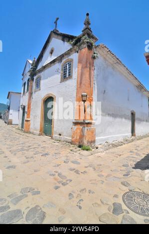 Strade antiche a Paraty o parati - città coloniale portoghese e imperiale brasiliana ben conservata situata sulla Costa Verde. Foto Stock