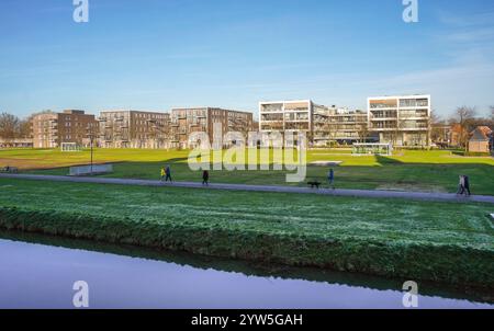 Alloggi moderni, architettura, con canali, Sittard, Limburgo, paesi Bassi. Foto Stock
