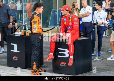 Yas Marina, Rieti, Abu Dhabi. 7 dicembre 2024. Lando Norris (GBR) - McLaren Formula 1 Team - McLaren MCL38 - Mercedes An Carlos Sainz Jr. (ESP) - Scuderia Ferrari - Ferrari SF-24 - Ferrari.durante la sessione di sabato di Formula 1 Etihad Airways Abu Dhabi Grand Prix 2024, Yas Marina, Abu Dhabi 6-8 dicembre 2024 (Credit Image: © Alessio De Marco/ZUMA Press Wire) SOLO USO EDITORIALE! Non per USO commerciale! Foto Stock