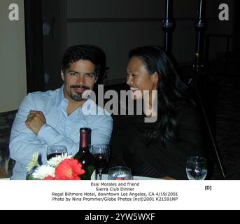 19 aprile 2001 - Esai Morales e amico. Cena Sierra Club. Regal Biltmore Hotel, Downtown Los Angeles, CA 4/19/2001 (immagine di credito: © Nina Prommer/ZUMA Press Wire) SOLO PER USO EDITORIALE! Non per USO commerciale! Foto Stock