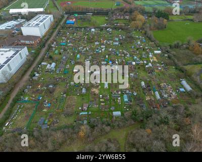 Veduta aerea generale degli appezzamenti di Nursary Lane vicino alla Brunel University, (UB8), Ubridge, Regno Unito. Foto Stock