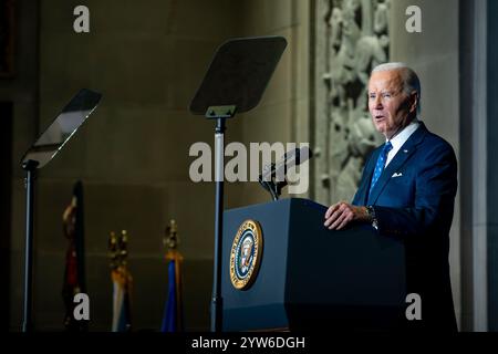 Washington, Stati Uniti. 9 dicembre 2024. Il presidente Joe Biden parla durante il vertice delle Nazioni tribali della Casa Bianca del 2024 al Dipartimento degli interni degli Stati Uniti a Washington, DC, lunedì 9 dicembre 2024. Foto di Bonnie Cash/UPI credito: UPI/Alamy Live News Foto Stock