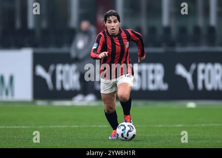 Milano, Italia. 8 dicembre 2024. Marta Mascarello dell'AC Milan durante la partita di serie A femminile allo Stadio Giuseppe Meazza, Milano. Il credito per immagini dovrebbe essere: Jonathan Moscrop/Sportimage Credit: Sportimage Ltd/Alamy Live News Foto Stock