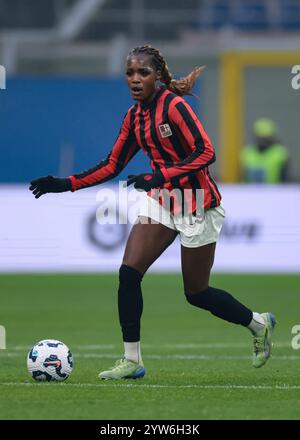 Milano, Italia. 8 dicembre 2024. Evelyn Ijeh dell'AC Milan durante la partita di serie A femminile allo Stadio Giuseppe Meazza, Milano. Il credito per immagini dovrebbe essere: Jonathan Moscrop/Sportimage Credit: Sportimage Ltd/Alamy Live News Foto Stock