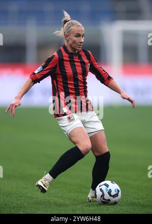 Milano, Italia. 8 dicembre 2024. Emma Koivisto dell'AC Milan durante la partita di serie A femminile allo Stadio Giuseppe Meazza, Milano. Il credito per immagini dovrebbe essere: Jonathan Moscrop/Sportimage Credit: Sportimage Ltd/Alamy Live News Foto Stock