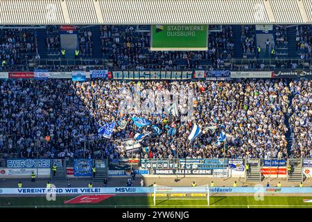 Vista aerea, Sportpark Duisburg con stadio di calcio Schauinsland-Reisen-Arena, anche MSV Duisburg Arena o Wedaustadion, calcio dal vivo con spettatori Foto Stock