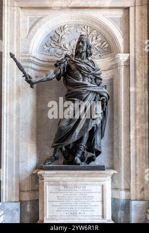 Roma, Italia, 22 luglio 2017, questa suggestiva statua di Filippo IV, creata da Bernini, si trova in evidenza nella basilica di Santa Maria maggiore a Roma. Foto Stock