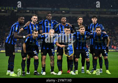 Milano, Italia, Italia. 6 dicembre 2024. Formazione dell'Inter FC durante la partita di serie A italiana tra Inter FC e Parma calcio 1913 il 6 dicembre 2024 allo stadio Giuseppe Meazza San Siro Siro di Milano. Inter FC Internazionale e Parma calcio 1913 serie A match il 6 dicembre 2024 allo stadio Giuseppe Meazza San Siro Siro di Milano. Inter FC Internazionale e Parma calcio 1913 serie A Match il 6 dicembre 2024 allo stadio Giuseppe Meazza San Siro Siro di Milano, Italia (Credit Image: © Tiziano Ballabio/Pacific Press via ZUMA Press Wire) SOLO PER USO EDITORIALE! Non per Commerci Foto Stock