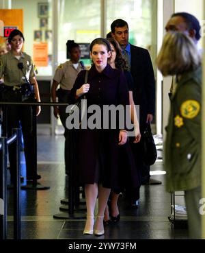 6 NOVEMBRE 2002 - BEVERLY HILLS, CALIFORNIA, USA - WINONA RYDER ARRIVA ALLA CORTE DI GIUSTIZIA . PROCESSO WINONA RYDER. TRIBUNALE MUNICIPALE DI BEVERLY HILLS, BEVERLY HILLS, CALIFORNIA. 6 NOVEMBRE 2002 (Credit Image: © Nina Prommer/ZUMA Press Wire) SOLO PER USO EDITORIALE! Non per USO commerciale! Foto Stock