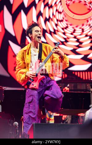 Londra, Regno Unito. 9 dicembre 2024. L'acclamato giovane cantante, compositore e polistrumentista Jacob Collier si esibisce dal vivo all'O2 Arena. Cristina Massei/Alamy Live News. Foto Stock