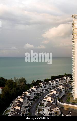 Quartiere residenziale di Batu Ferringhi sull'isola di Penang, Penang, Malesia. Foto Stock