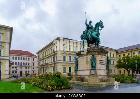 Monaco di Baviera, Germania - 5 ottobre 2024: Veduta del Monumento a Re Ludovico i (datato 1862), nella città vecchia di Monaco, Baviera, Germania Foto Stock