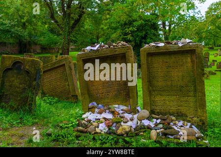 Worms, Germania - 09 ottobre 2024: Veduta del Cimitero ebraico di sabbia Santa, a Worms, Renania-Palatinato, Germania Foto Stock