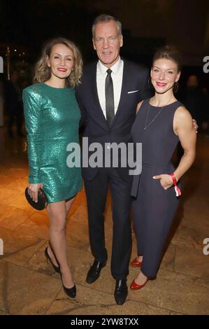 Ina Menzer, Henry Maske und Nina Meinke bei der Legends Gala Night anlasslich der 62. WBC Convention im Grand ElysÃ e Hotel. Amburgo, 09.12.2024 *** Ina Menzer, Henry Maske e Nina Meinke alla Legends Gala Night in occasione della WBC Convention 62 al Grand Elysée Hotel Hamburg, 09 12 2024 foto:xgbrcix/xFuturexImagex boxing gala 4277 Foto Stock