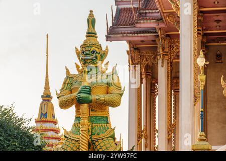 Incredibile statua al Wat Don Mueang di Bangkok, Thailandia Foto Stock