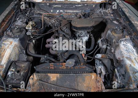 La serie televisiva "Minder" Ford Capri dopo che ha preso fuoco, causato da un guasto elettrico, è stata portata da uno specialista nel restauro di auto d'epoca nel Kent Foto Stock