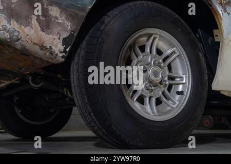 La serie televisiva "Minder" Ford Capri dopo che ha preso fuoco, causato da un guasto elettrico, è stata portata da uno specialista nel restauro di auto d'epoca nel Kent Foto Stock