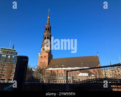 Chiesa di Santa Caterina (Hauptkirche Santa Katharinen) ad Amburgo, Germania. 9 gennaio 2024. Foto Stock