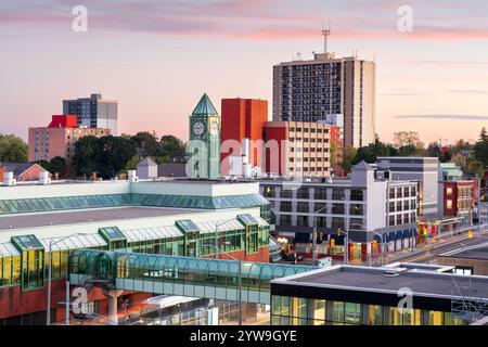 Kitchener, Ontario, Canada, skyline della città al crepuscolo. Foto Stock