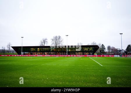 Rotterdam, Paesi Bassi. 10 dicembre 2024. Rotterdam - 1908 durante l'allenamento del Feyenoord in preparazione del duello di UEFA Champions League contro l'AC Sparta Praga al Trainingscomplex 1908 il 10 dicembre 2024 a Rotterdam, Paesi Bassi. Credito: Foto Box to Box/Alamy Live News Foto Stock