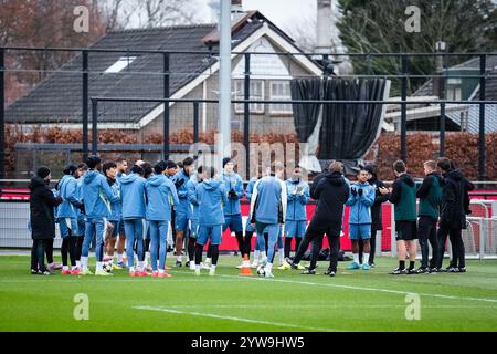 Rotterdam, Paesi Bassi. 10 dicembre 2024. Rotterdam - Feyenoord durante l'allenamento del Feyenoord in preparazione del duello di UEFA Champions League contro l'AC Sparta Praga al Trainingscomplex 1908 il 10 dicembre 2024 a Rotterdam, Paesi Bassi. Credito: Foto Box to Box/Alamy Live News Foto Stock