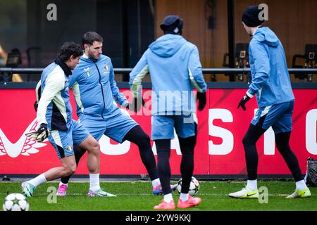 Rotterdam, Paesi Bassi. 10 dicembre 2024. Rotterdam - Santiago Gimenez del Feyenoord durante l'allenamento del Feyenoord in preparazione del duello di UEFA Champions League contro l'AC Sparta Praga al Trainingscomplex 1908 il 10 dicembre 2024 a Rotterdam, Paesi Bassi. Credito: Foto Box to Box/Alamy Live News Foto Stock