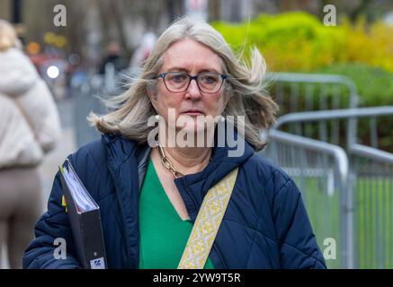 Londra, Regno Unito. 10 dicembre 2024. Jacqui Smith a Westminster. Baronessa Smith di Malvern, PC, emittente televisiva e pari a vita, che è Ministro di Stato per le competenze e portavoce del governo per le pari opportunità dal 2024. Crediti: Karl Black/Alamy Live News Foto Stock