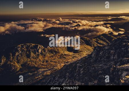 Escursione all'alba sulla Hochplatte nelle Alpi Ammergau, Ammergebirge nell'Allgaeu, Baviera, Germania, Europa Foto Stock