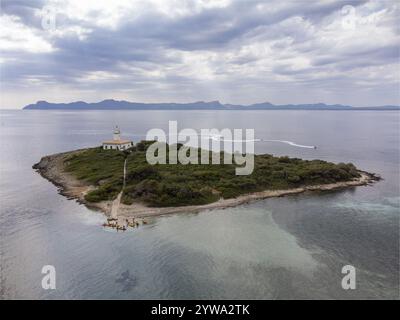 Gruppo di canoisti nell'isola di Alcanada, Alcudia, Maiorca, Isole Baleari, Spagna, Europa Foto Stock