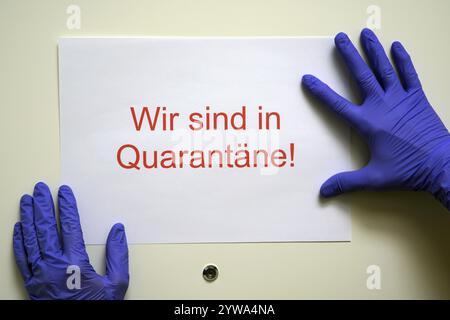 Segno, siamo in quarantena, studio medico chiuso, Covid Amburgo, Amburgo, Repubblica Federale di Germania Foto Stock