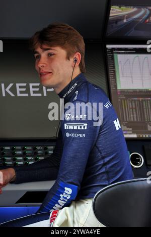 Abu Dhabi, Abu Dhabi. 10 dicembre 2024. Luke Browning (GBR) pilota Williams Racing Academy. Formula 1 Testing, martedì 10 dicembre 2024. Yas Marina Circuit, Abu Dhabi, Emirati Arabi Uniti. Crediti: James Moy/Alamy Live News Foto Stock