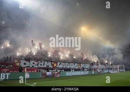 SPLENDIDI SPORT/ (LE NORMATIVE DFL/DFB VIETANO QUALSIASI USO DI FOTOGRAFIE COME SEQUENZE DI IMMAGINI E/O QUASI-VIDEO) COLONIA, RHEINENERGIESTADION, NORD RENO Foto Stock